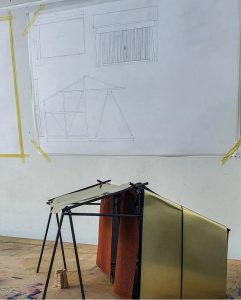 Skiss och modell av hus arkitektur