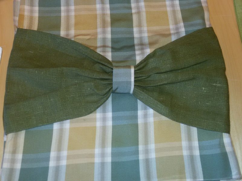 Vackra festklänningar i skolans syateljé