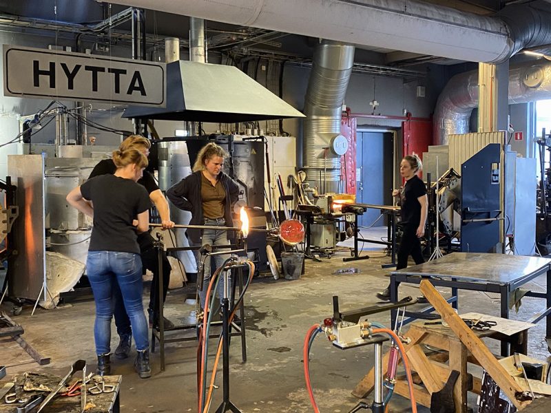 Vi hälsar på i glasriket